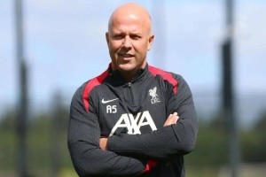 脸都不要了！利物浦6.5亿欧豪阵摆大巴，斯洛特下课进入倒计时？