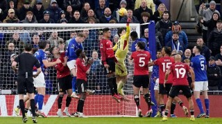 曼联坐拥当下英超天选门神10年无忧！扑救稍逊德赫亚，却获誉夏窗最佳引援