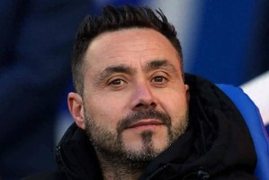 电讯报：德泽尔比成利物浦帅位备选，斯洛特未来难料