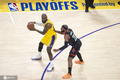 41岁正是打拼的年纪！老詹9分钟8助 创个人季后赛单节纪录