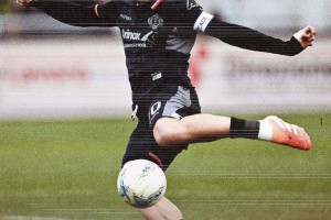 意甲联赛：克雷莫纳自由落体，佛罗伦萨基恩复出